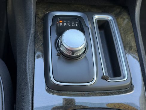 Used 2015 Chrysler 300 C image 25