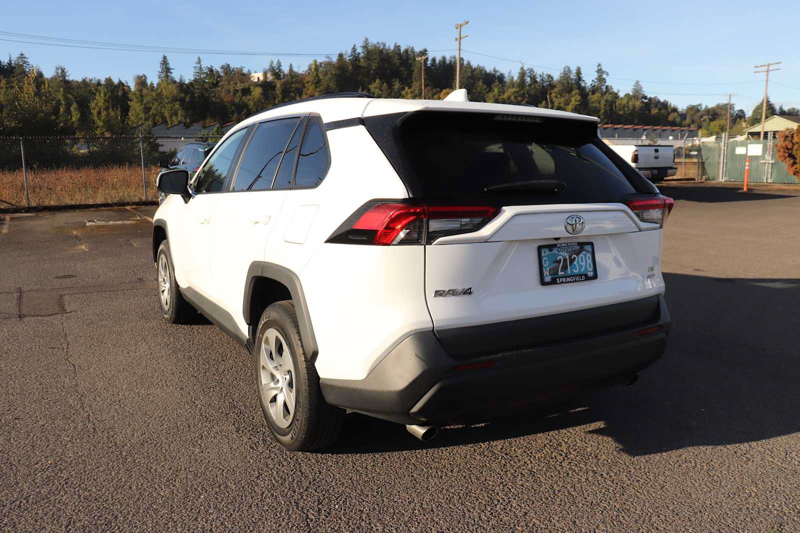 Used 2021 Toyota RAV4 LE AWD/4WD image 7