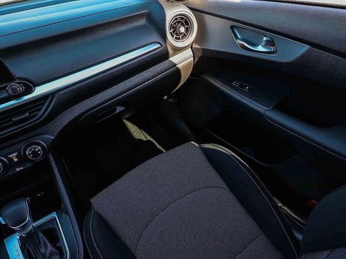 Certified 2023 Kia Forte LXS w/ LXS Technology Package image 19