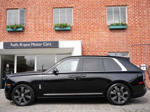 Certified 2021 Rolls-Royce Cullinan AWD/4WD image 3