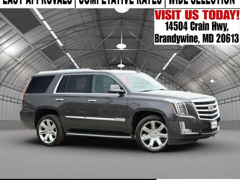 Used 2017 Cadillac Escalade Luxury AWD/4WD image 1