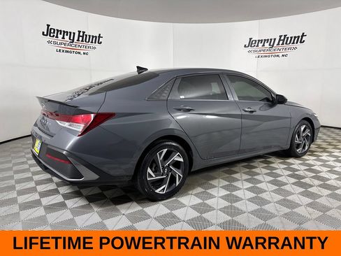 Used 2025 Hyundai Elantra Sport FWD image 5