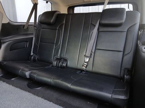 Used 2018 Chevrolet Suburban LT RWD image 5