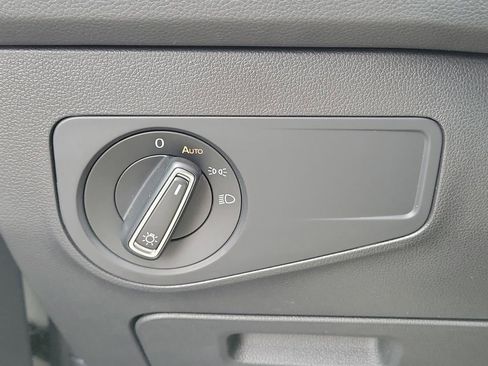 Used 2020 Volkswagen Tiguan SE image 25