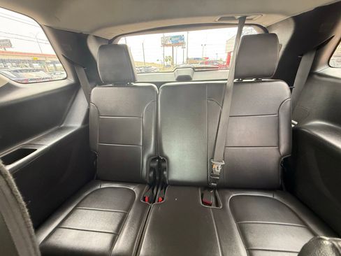 Used 2021 Chevrolet Traverse RS FWD image 14