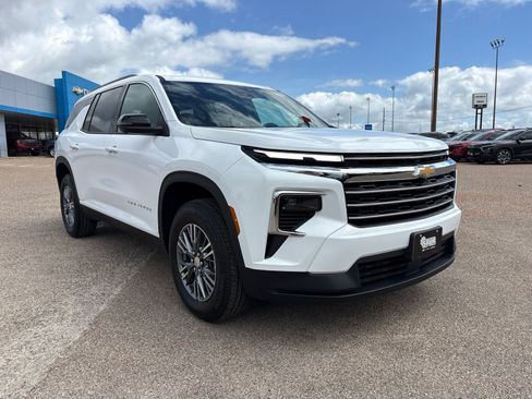 New 2026 Chevrolet Traverse LT w/ Driver Confidence Package FWD image 8