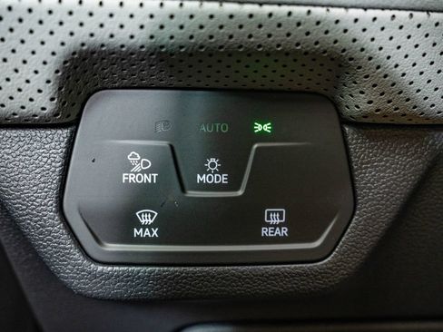 Used 2025 Volkswagen Atlas Peak Edition SE AWD/4WD image 28