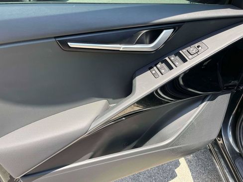 Certified 2025 Kia Niro EX FWD image 14