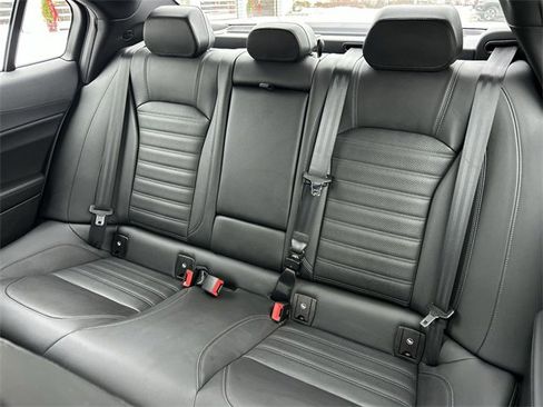 Used 2023 Alfa Romeo Giulia Veloce image 23