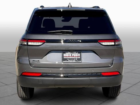 New 2025 Jeep Grand Cherokee Altitude image 4