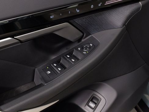 Used 2024 BMW 530i xDrive image 28