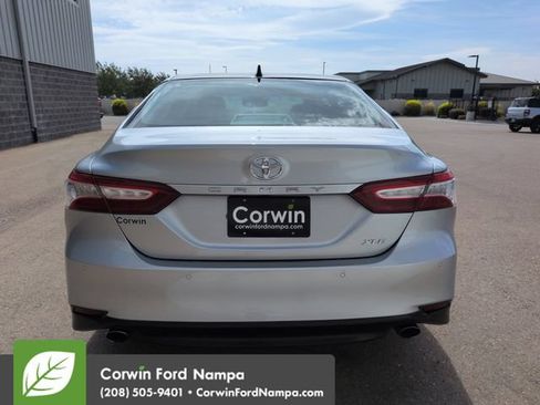 Used 2018 Toyota Camry XLE FWD image 4
