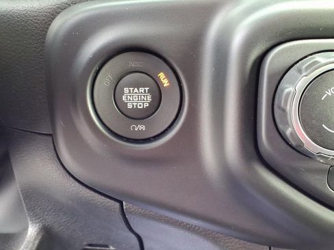 Used 2022 Jeep Gladiator Sport AWD/4WD image 19