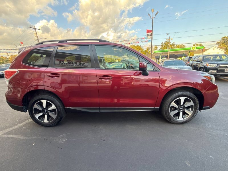 Used 2017 Subaru Forester 2.5i Premium AWD/4WD image 4
