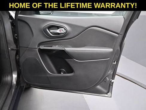 Used 2023 Jeep Cherokee Altitude Lux AWD/4WD image 46