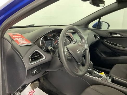Used 2019 Chevrolet Cruze LT w/ Convenience Package FWD image 14