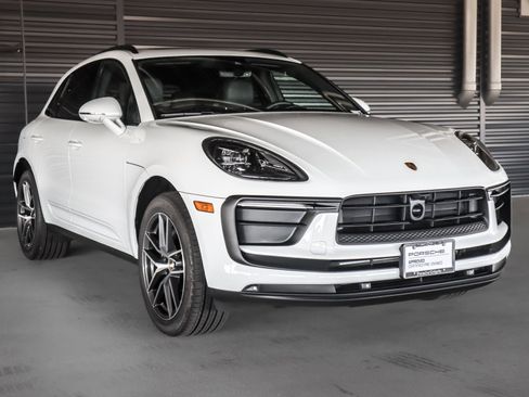 Certified 2026 Porsche Macan AWD/4WD image 7