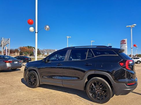 Used 2023 GMC Terrain SLE w/ Driver Convenience Package image 7