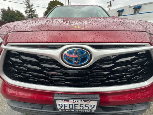 Used 2023 Toyota Highlander XLE image 9