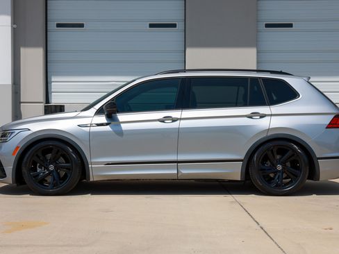 Used 2023 Volkswagen Tiguan SE R-Line FWD image 4