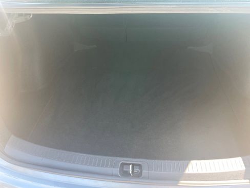 Used 2021 Toyota Corolla LE image 11