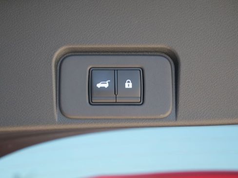 Used 2024 Nissan Rogue SV AWD/4WD image 13