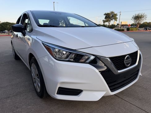 Used 2022 Nissan Versa S FWD image 1