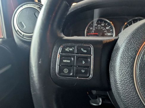 Used 2015 Jeep Wrangler Unlimited Rubicon w/ Connectivity Group image 25