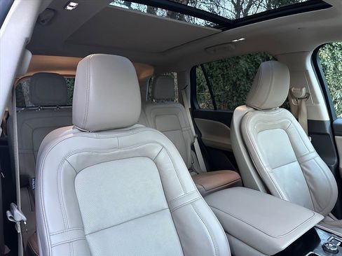 Used 2022 Lincoln Aviator Reserve w/ Elements Package Plus image 8