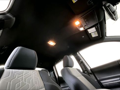 Used 2020 Toyota Tacoma TRD Sport image 22