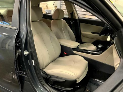 Used 2016 Kia Optima LX w/ LX Convenience Package image 7