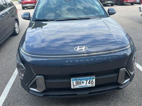 Used 2024 Hyundai Kona SEL w/ Convenience Package AWD/4WD image 3