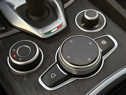 Used 2020 Alfa Romeo Giulia w/ Nero Edizione image 25