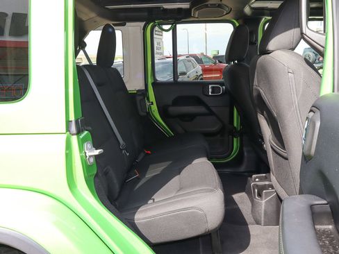 Used 2019 Jeep Wrangler Unlimited Sahara AWD/4WD image 28