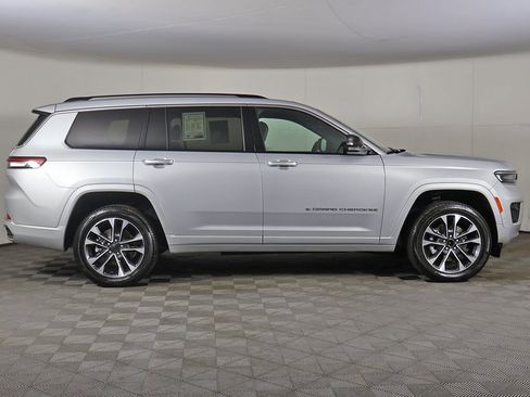 Used 2021 Jeep Grand Cherokee L Overland w/ Luxury Tech Group IV image 24