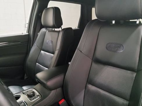 Used 2020 Jeep Grand Cherokee Overland AWD/4WD image 16