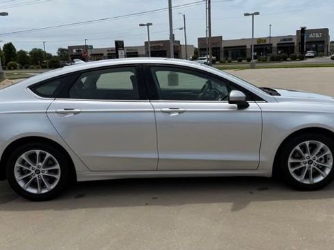 Used 2019 Ford Fusion SE FWD image 7