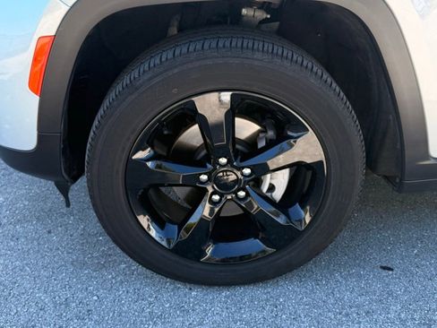 Certified 2023 Jeep Grand Cherokee Altitude AWD/4WD image 32