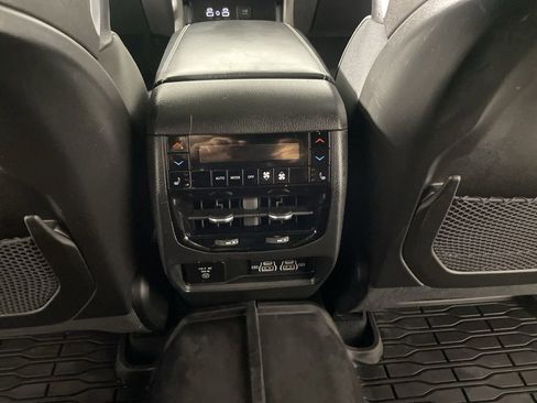 Used 2022 Jeep Grand Cherokee Overland w/ Luxury Tech Group IV AWD/4WD image 20