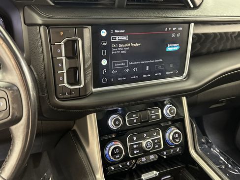 Used 2022 GMC Yukon XL Denali w/ LPO, Denali Black Package AWD/4WD image 18