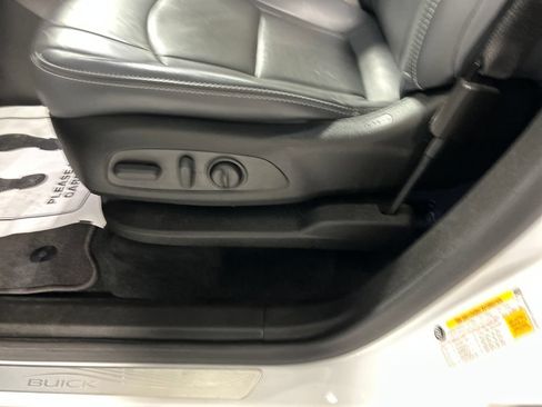 Used 2023 Buick Enclave Essence FWD image 13
