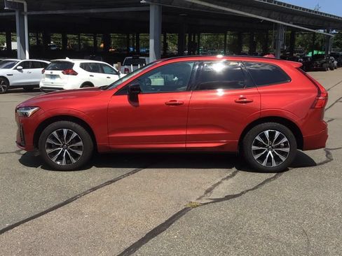 Used 2023 Volvo XC60 B5 Plus AWD/4WD image 4