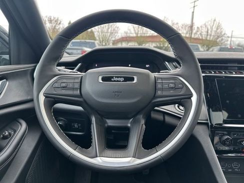 New 2025 Jeep Grand Cherokee Altitude image 13