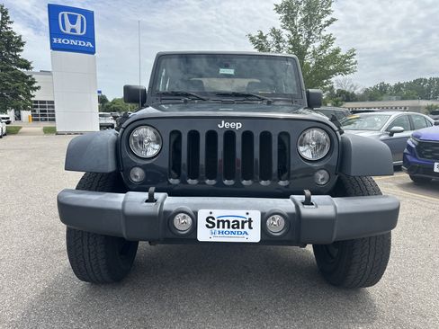 Used 2016 Jeep Wrangler Sport w/ Connectivity Group AWD/4WD image 8