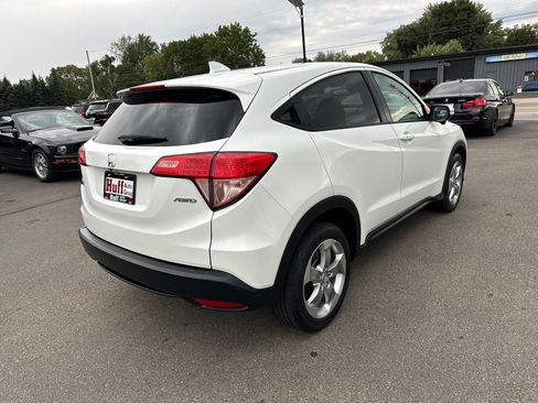 Used 2017 Honda HR-V EX image 3