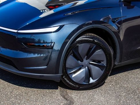 Used 2026 Tesla Model Y AWD image 46