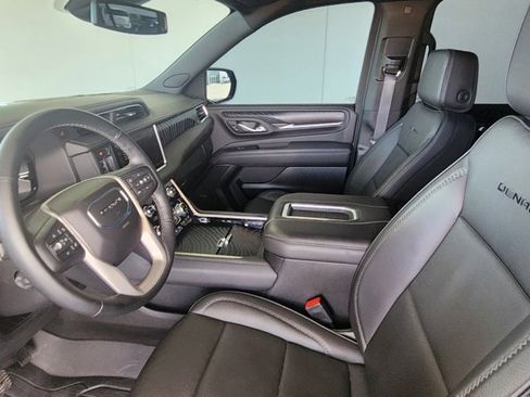 Used 2024 GMC Yukon XL Denali image 11