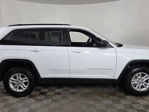 New 2025 Jeep Grand Cherokee Laredo w/ Luxury Tech Group I image 9