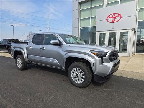 Certified 2025 Toyota Tacoma SR5 AWD/4WD image 1