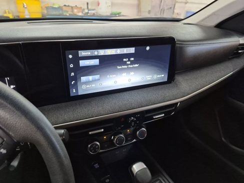 Used 2025 Nissan Kicks SV FWD image 12